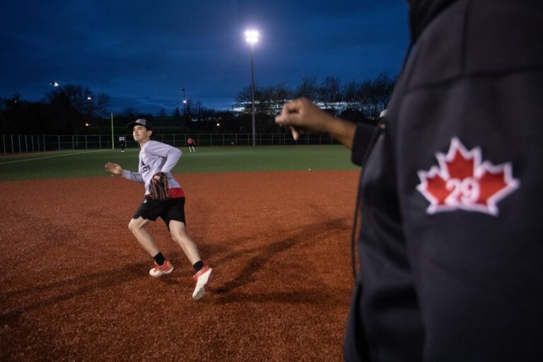 Les ligues sportives des jeunes vont constamment entre le Canada et les États-Unis - mais cette année, ils reconsident