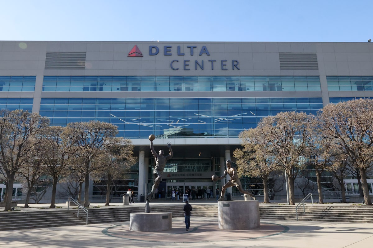Les propriétaires du Jazz de la NBA et du club de hockey de l'Utah de la NBA dévoilent des plans de rénovation pour ajouter des sièges à Arena