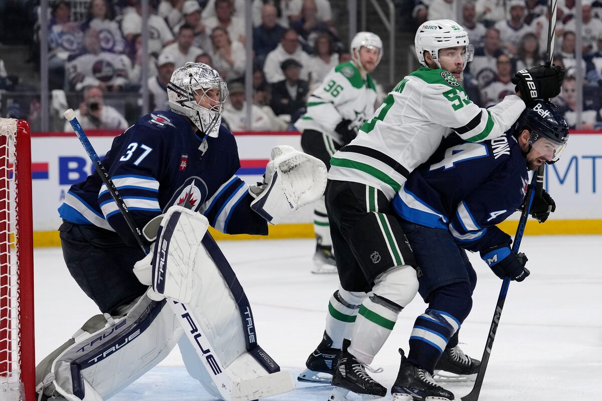 Les stars de Dallas cherchent à éliminer Winnipeg dans le match 6, et à ne pas laisser Hellebuyck avoir un autre coup à domicile