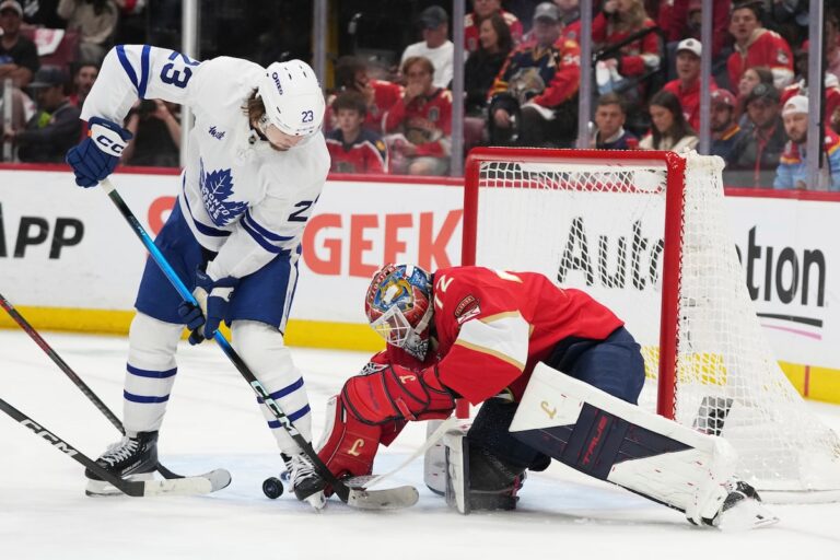 Maple Leafs ailier Matthew Knies pour s'adapter au match 7 contre les Panthers