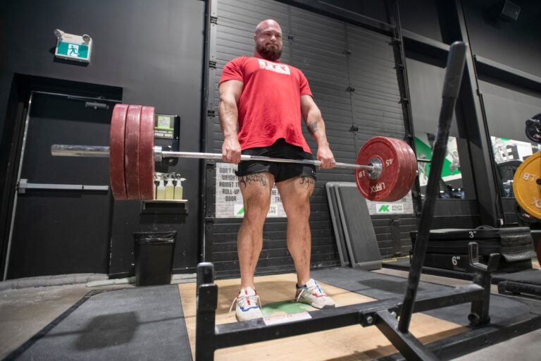 Mitchell Hooper du Canada est l'homme à battre dans le monde de l'homme fort