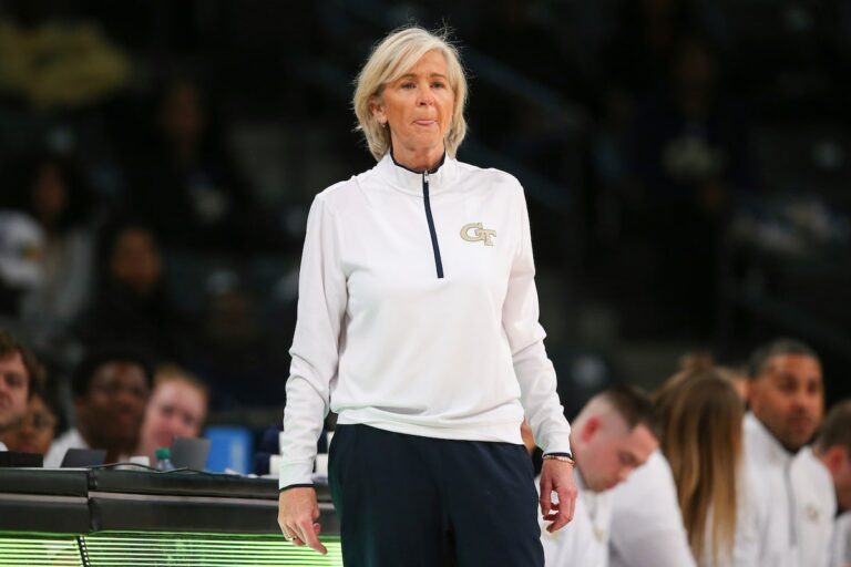 Nell Fortner a nommé l'entraîneur-chef de l'équipe féminine de basket-ball du Canada