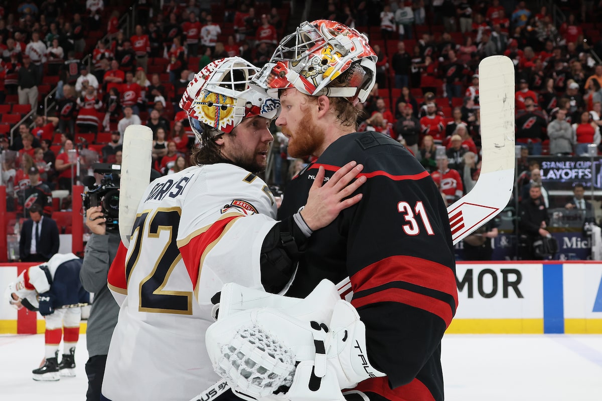 Paul Maurice, Rod Brind'amour a sauté des coups de main des joueurs après la finale de l'Est. C'était pour une bonne raison