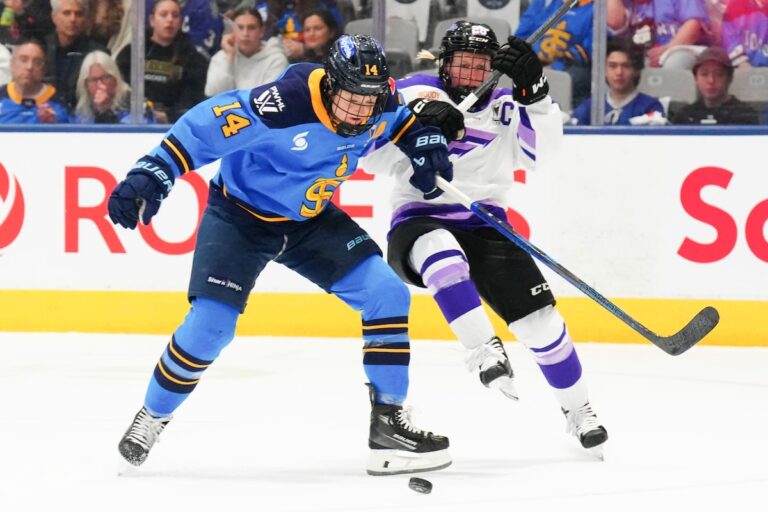 Renata Fast, Sophie Jaques et Claire Thompson ont nommé les finalistes du prix du défenseur de PWHL