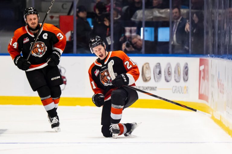 Ritchie marque deux fois plus que les Tigers invaincus Edge Wildcats sans victoire 3-1 à la Memorial Cup