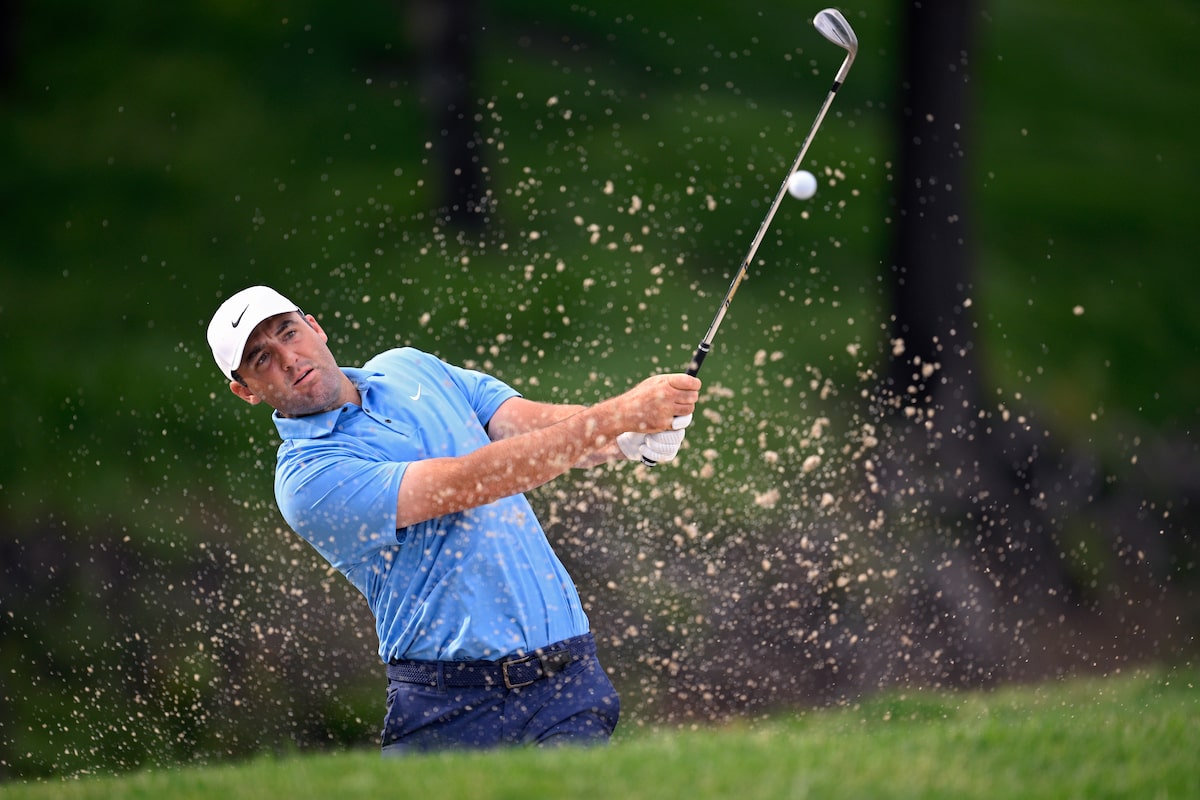 Scottie Scheffler mène à 18 sous 36 trous après un long retard de temps au Byron Nelson