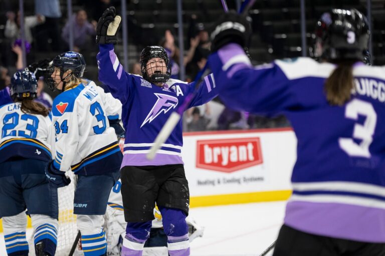 Taylor Heise marque en OT pour aider Frost