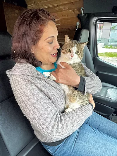 Réunion de Carmen Salvador avec Gustavo - Mary Ann Lickteig © ️ Sept jours