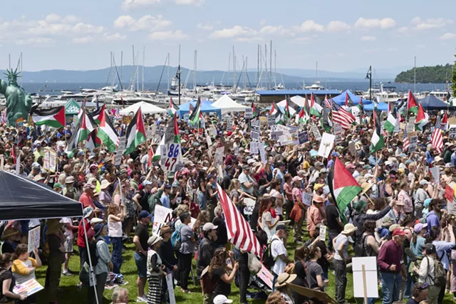 La foule sur le front de mer de Burlington - Bear Cieri