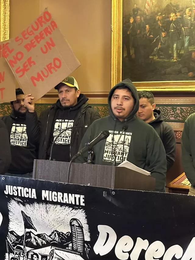 Jose de la Cruz parlant au Statehouse - gracieuseté de Leonora Dodge