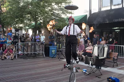 Festival des imbéciles - James Buck