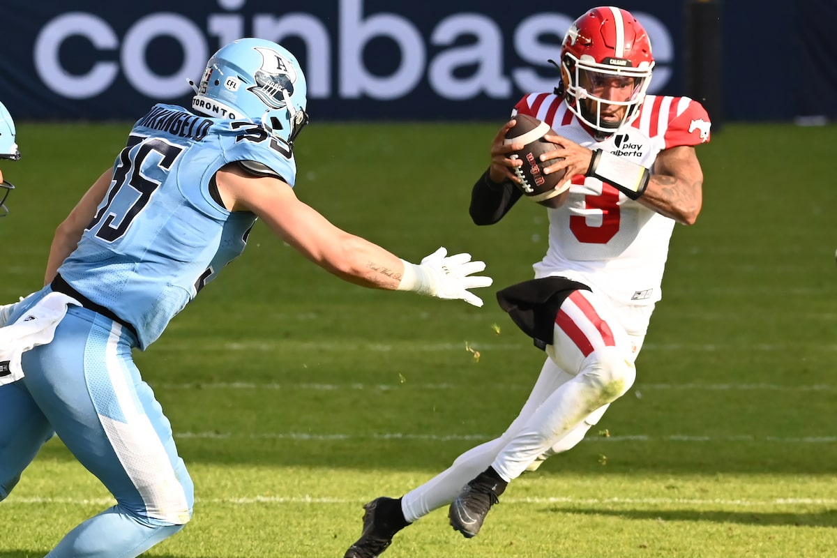 Calgary Stampeders a battu Toronto Argonauts 29-19 avec des TD du quatrième trimestre de Mills, Adams Jr.