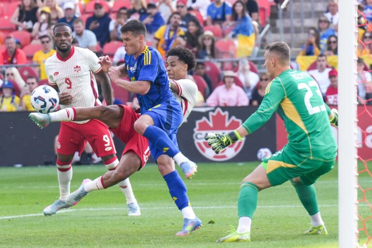 Canada Downs Ukraine 4-2 au premier tournoi de bouclier canadien