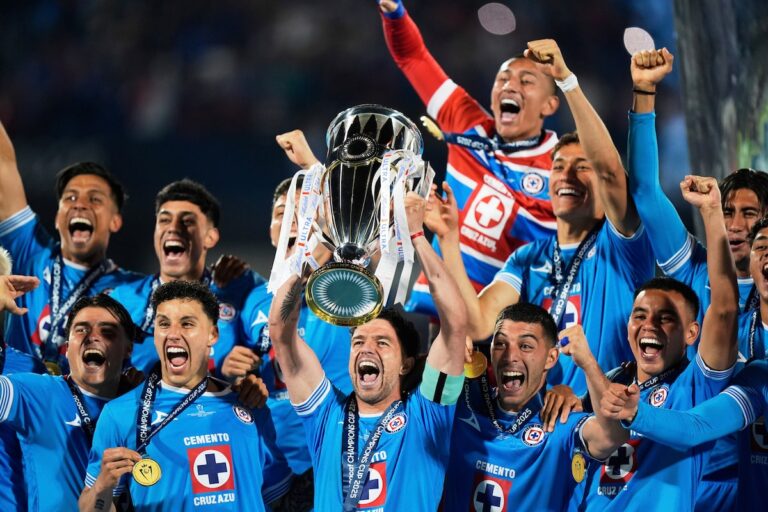 Cruz Azul bat le Vancouver Whitecaps 5-0 pour le titre de la Coupe des champions de la CONCACAF