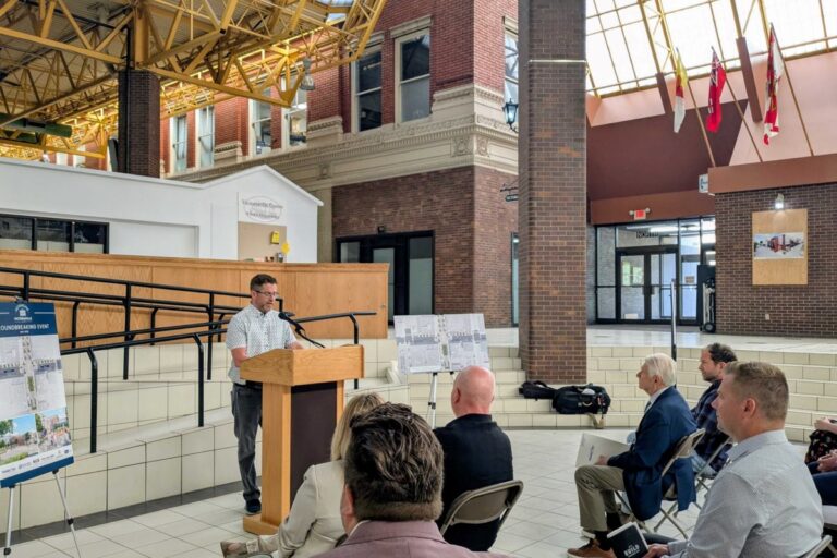 Demo du centre commercial du centre-ville de Thunder Bay commence