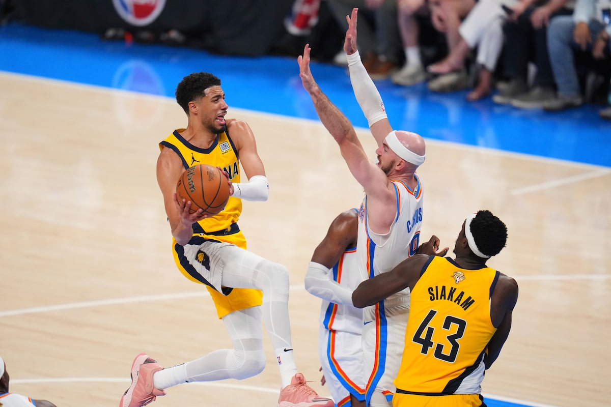 Haliburton frappe le cavalier gagnant alors que les Pacers étouffent le Thunder lors du dernier retour pour remporter le match 1