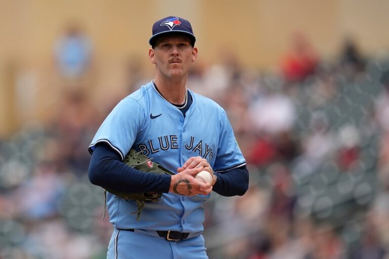 Jays Starter Francis va à la liste des blessés, releveur Swanson désigné pour affectation