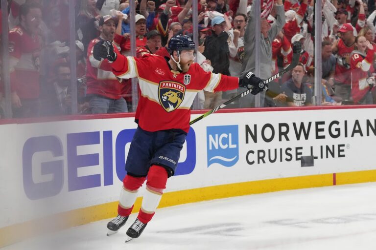La Florida Panthers est en train de passer au match 3 victoire sur les Oilers d'Edmonton, prenez la série de la série 2-1