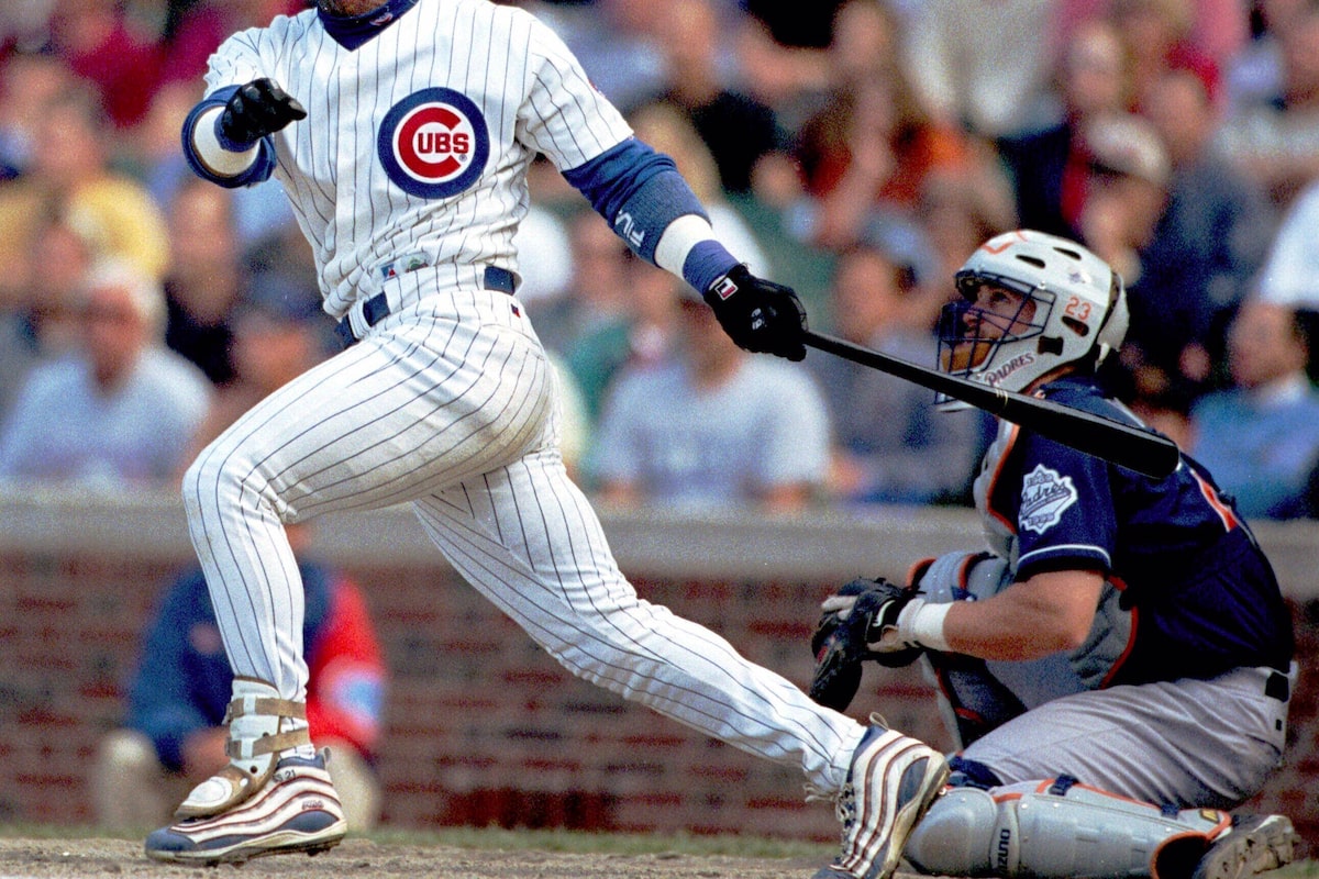 La légende des Cubs Sammy Sosa termine une interruption de plus de 20 ans, revient à Wrigley Field