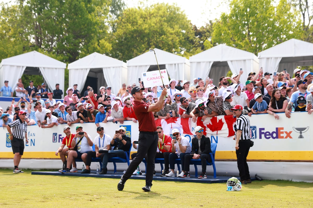 La paire canadienne en cours d'exécution alors que McIlroy s'écrase de l'Open du Canada