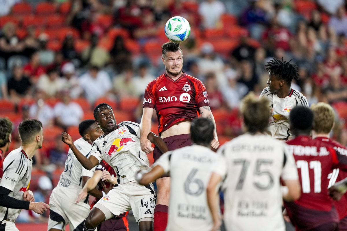 Le Toronto FC se bat après lent début à dessiner 1-1 avec les Red Bulls de New York