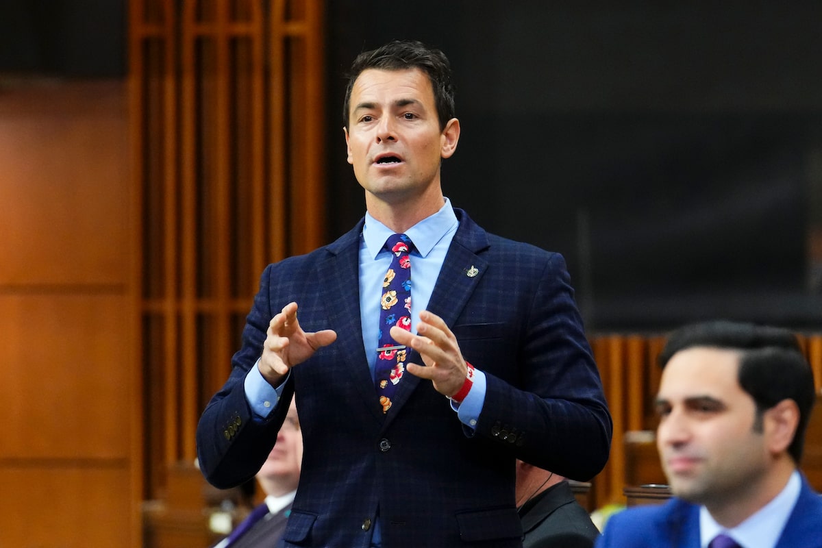 Le champion olympique Kayaker Adam Van Koeverden est à la tête du sport canadien
