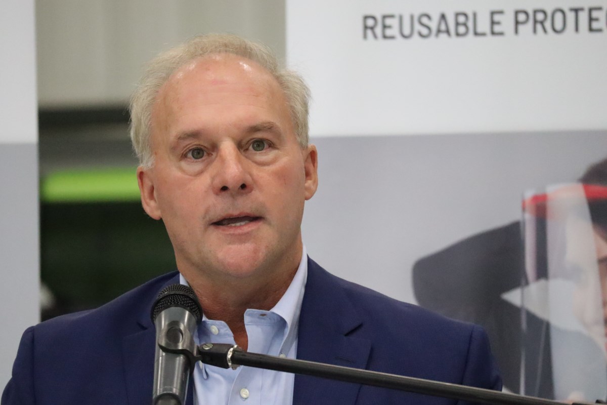 Le président controversé de Canadore George Burton annonce la retraite
