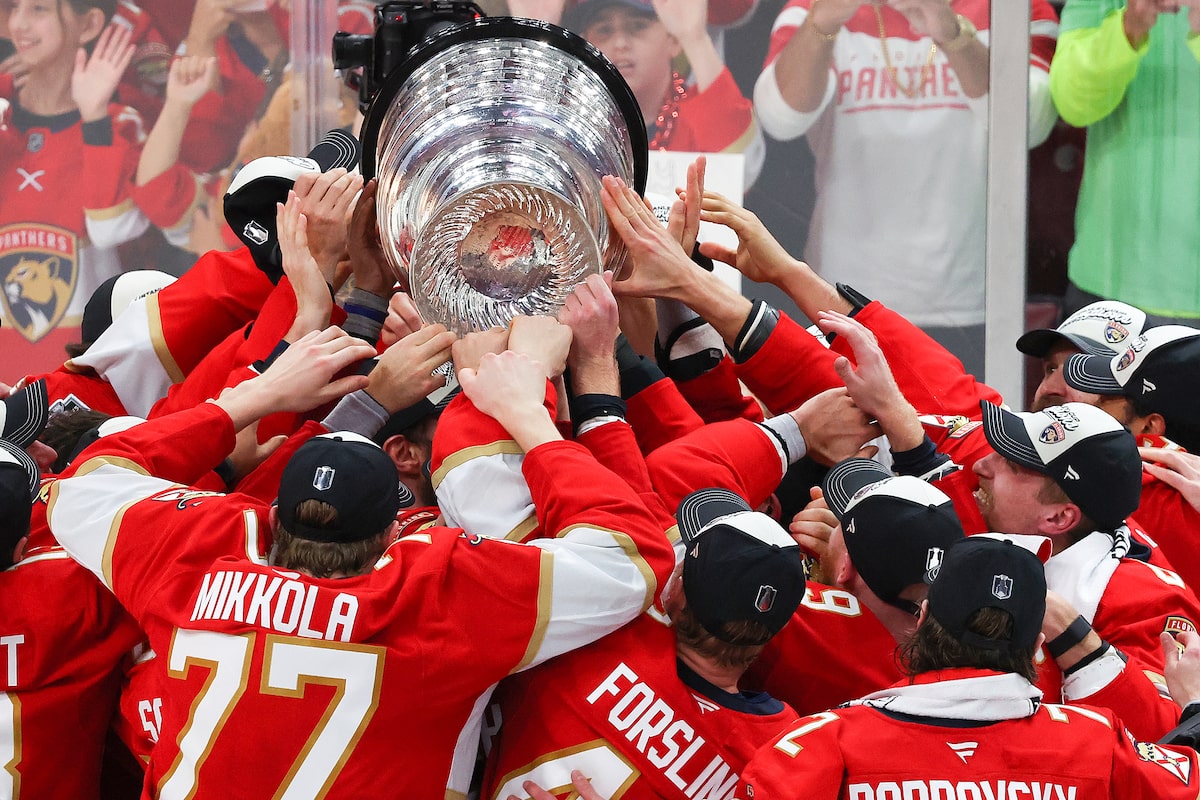 Les Panthers ont confortablement battu les Oilers 5-1 dans le match 6 pour remporter la deuxième Coupe de Stanley consécutive