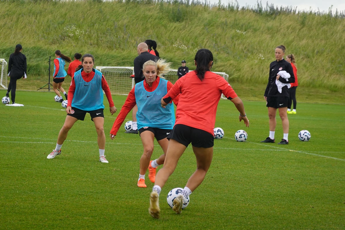 Les femmes canadiennes se concentrent sur le Costa Rica
