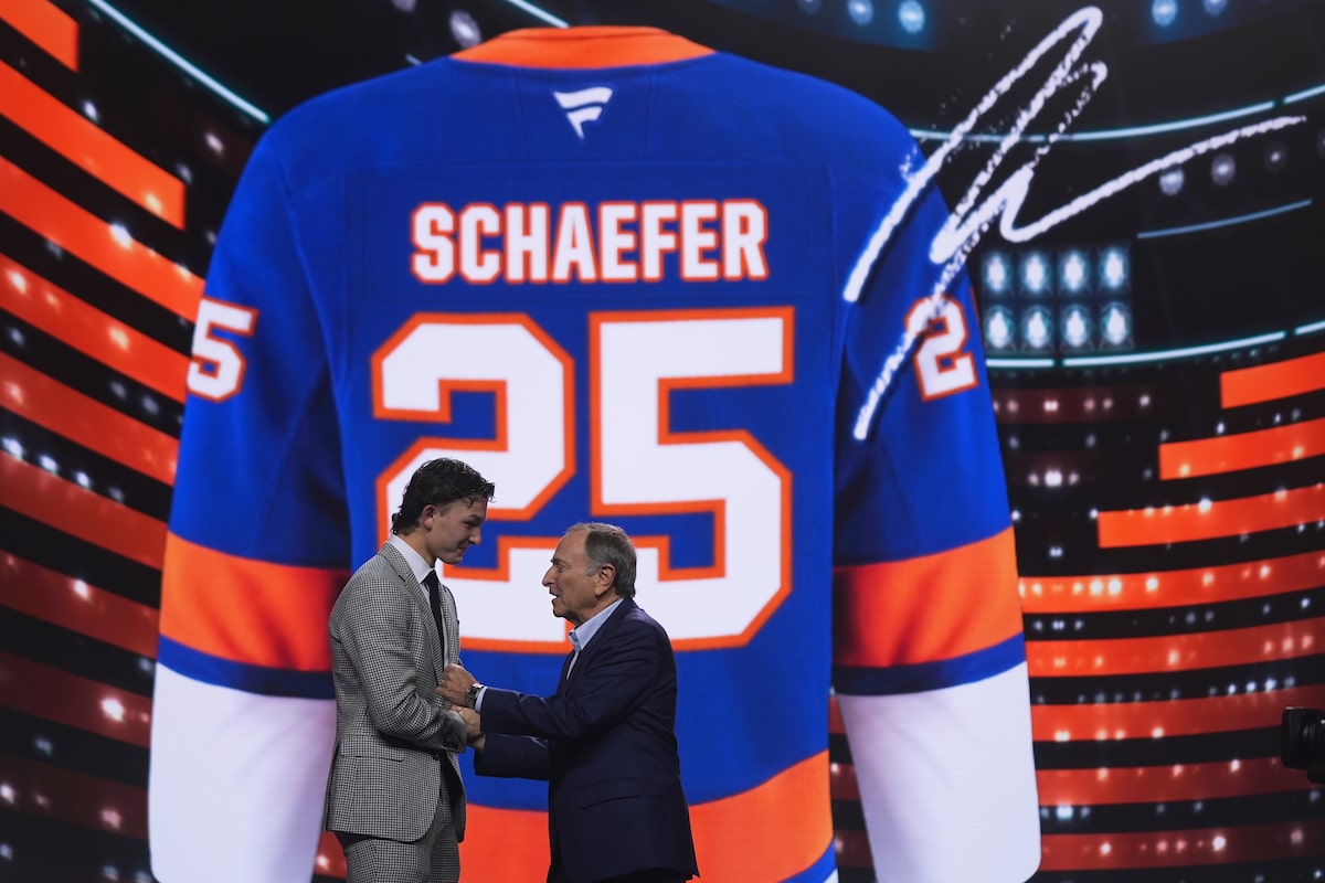 Les insulaires de New York choisissent le défenseur d'Erie Matthew Schaefer avec le choix n ° 1 dans le repêchage de la LNH