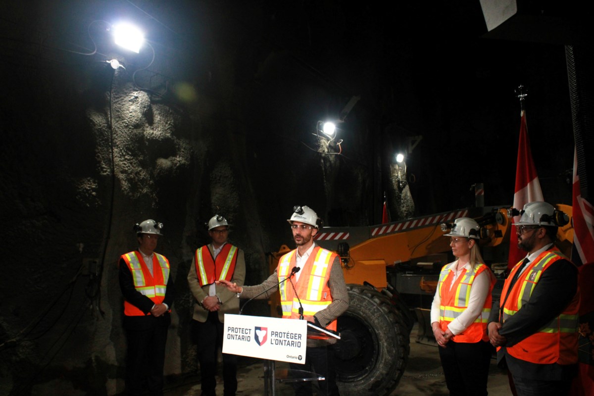 Les mines du ministère se retournent aux membres du NPD qui s'opposent à un projet de loi minière