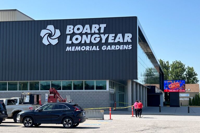 North Bay Arena obtient une nouvelle signalisation du sponsor de titre