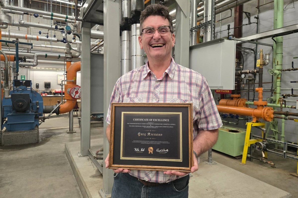 Sudbury Prof obtient un signe de tête pour les contributions de l'ingénierie électrique