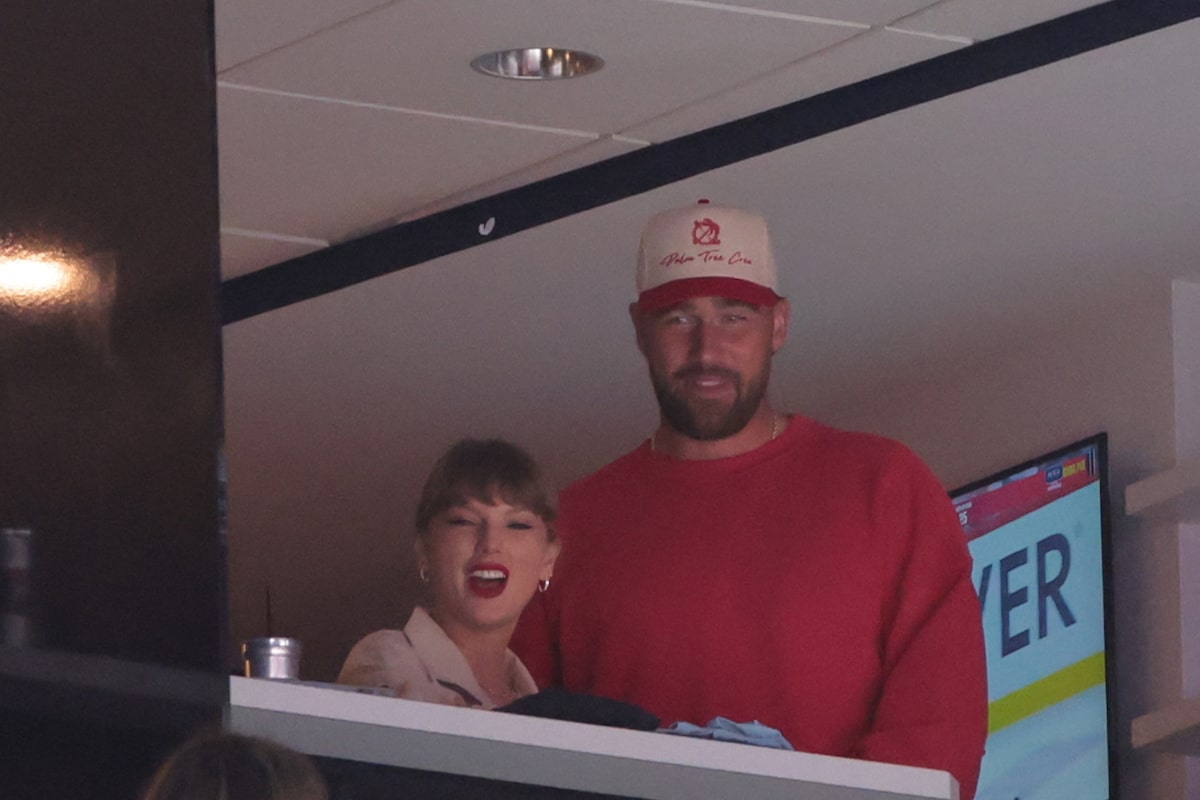 Taylor Swift et Travis Kelce assistent à la finale de la Coupe Stanley entre Oilers et Panthers