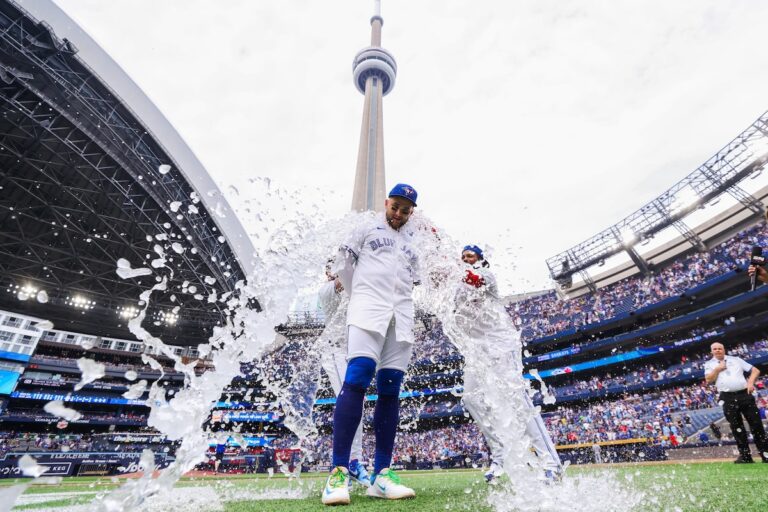 Toronto Blue Jays Top Chicago White Sox 7-1 avec Bichette's Homer, la sortie solide de Berrios