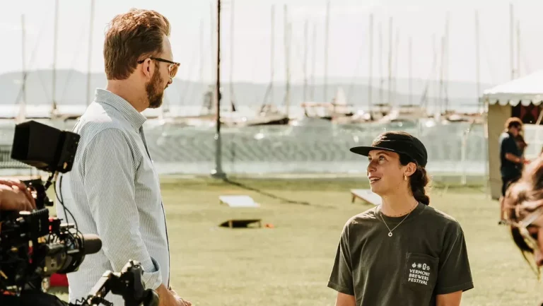 «The Daily Show» visite Burlington, «Rue Canada»