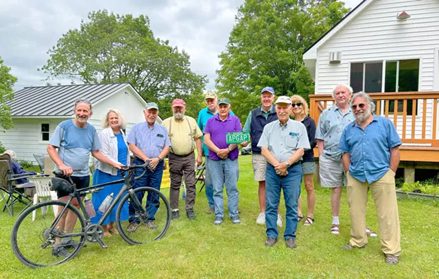 Onze des navetteurs quotidiens qui ont monté l'Apgap VanPool à Montpelier de 1976 à 2002 - Ken Picard © ️ Sept jours