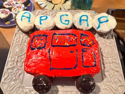 Un gâteau de la fête de Vanppol - Ken Picard © ️ sept jours