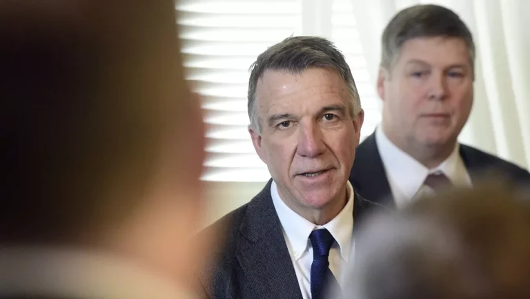 Scott explique son refus d'utiliser des troupes de garde pour aider la glace