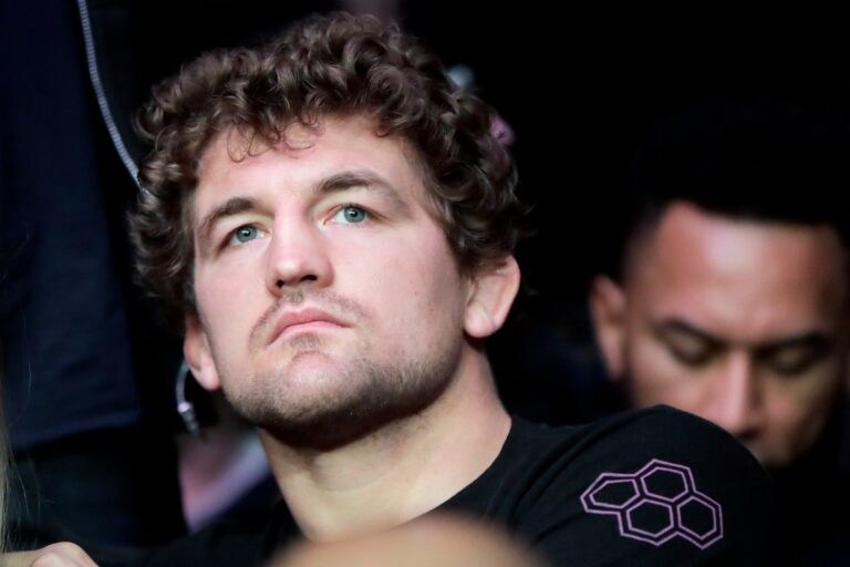 Ancien lutteur olympique américain, la star du MMA Ben Askren se remettant d'une double transplantation pulmonaire