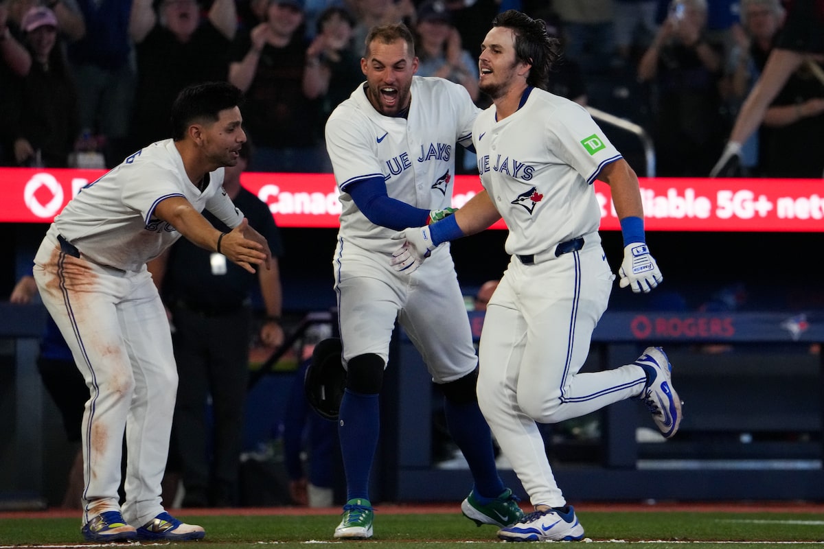 Avec la deuxième mi-temps pour commencer, Blue Jays monte au sommet du classement AL East