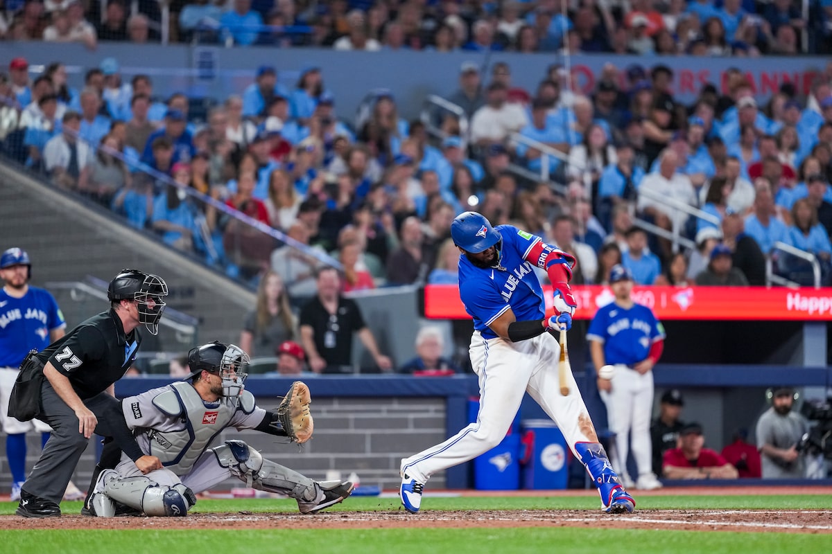 Blue Jays Edge Yankees 5-4 après avoir marqué quatre en sixième manche rallye