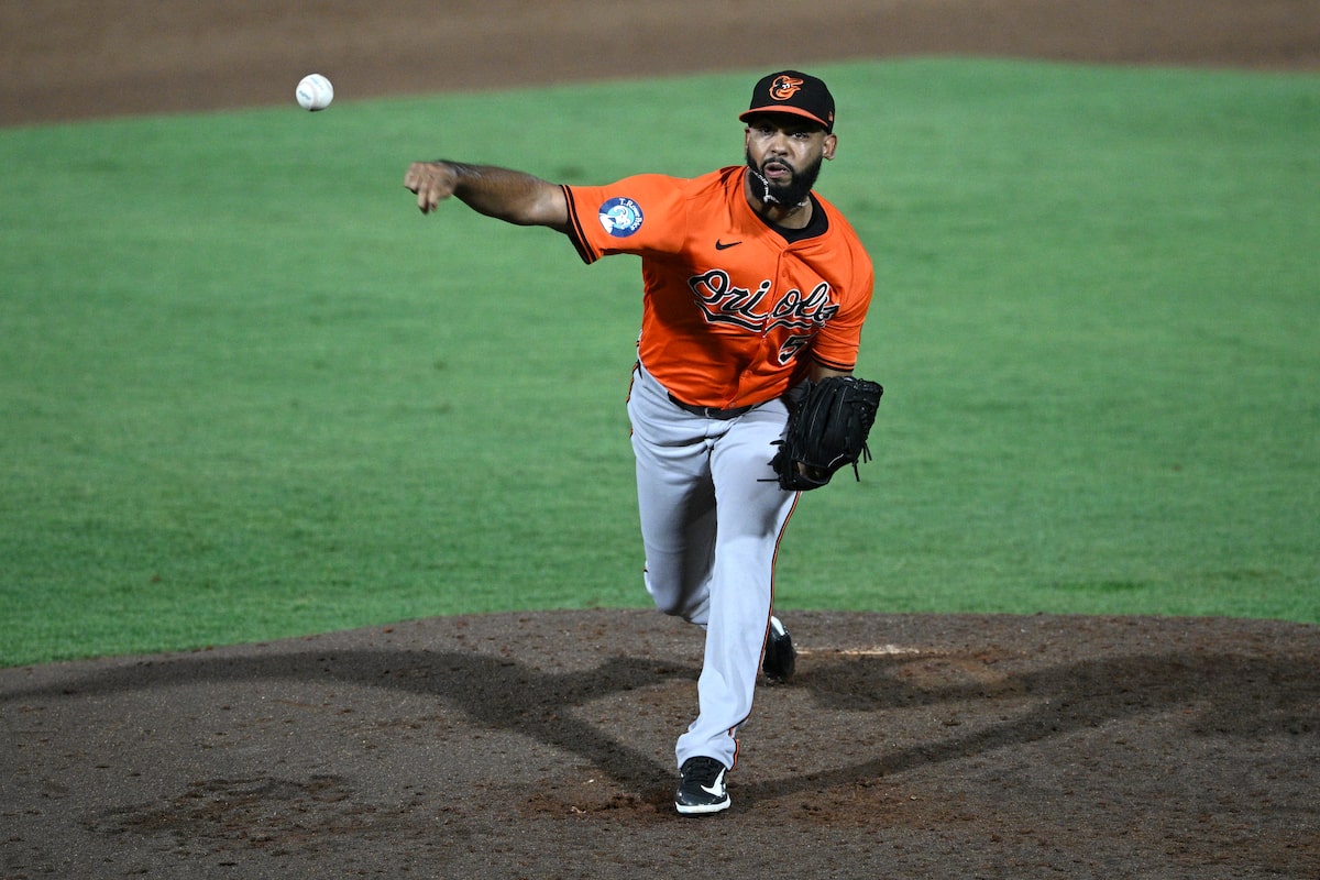 Blue Jays acquiert le releveur Serranthony Dominguez d'Orioles