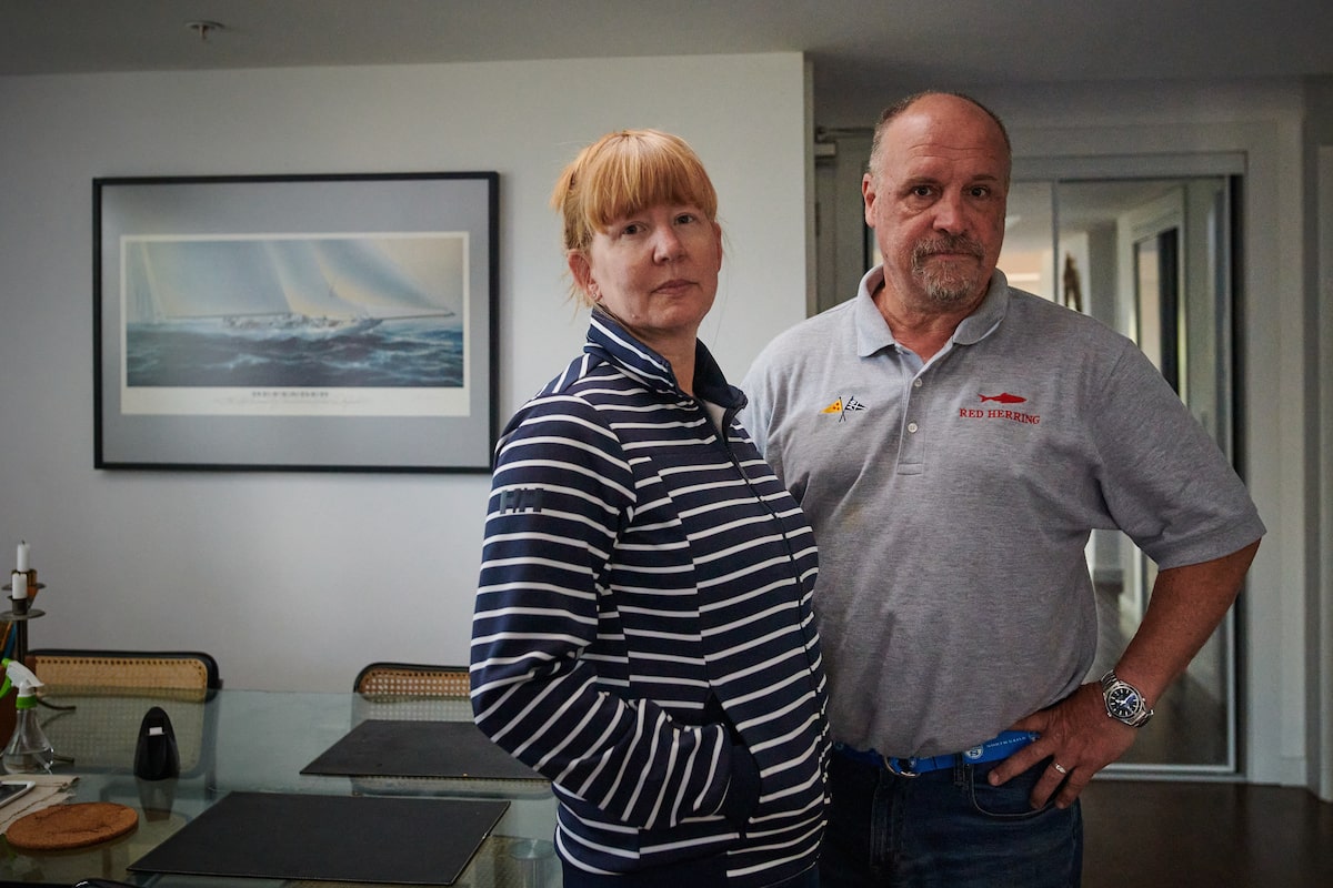 Comment cinq marins canadiens ont survécu à leur naufrage du voilier sur le lac Michigan