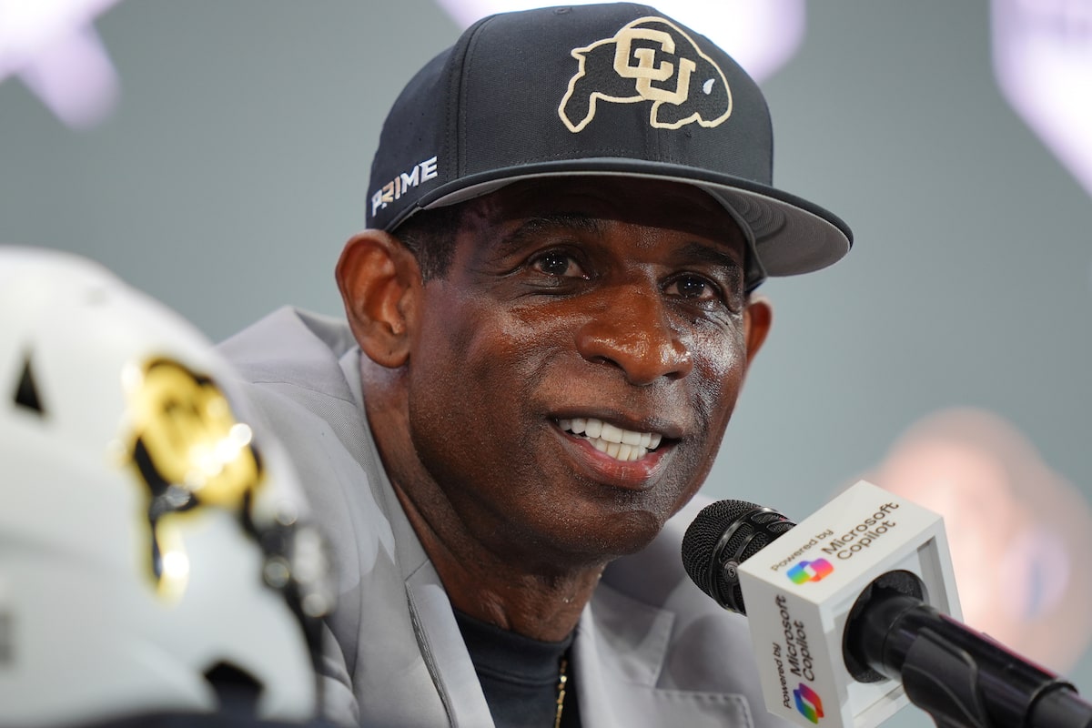 Deion Sanders révèle une bataille de cancer de la vessie, sera toujours entraîneur au Colorado cette saison