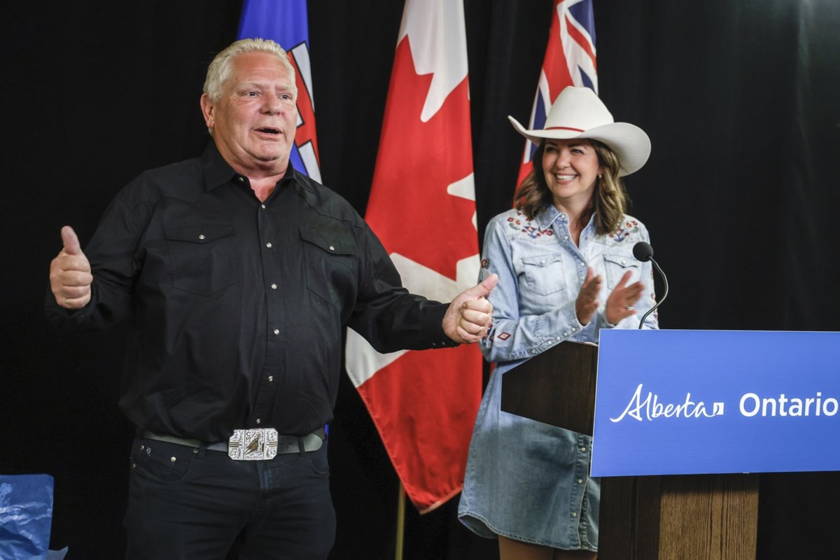 Ford Pitchs Railway to Ring of Fire, Alberta est à bord