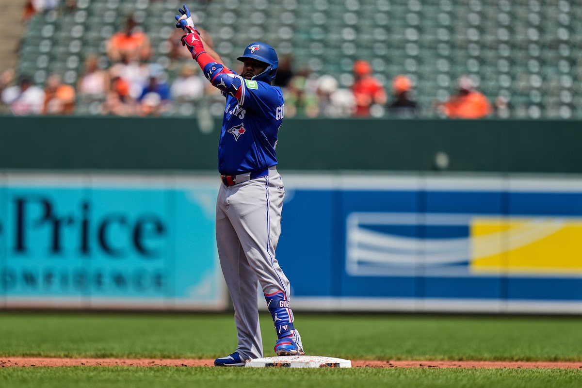 Jays Évitez le balayage des Orioles avec une victoire 9-8, SCOP de la diapositive de quatre matchs