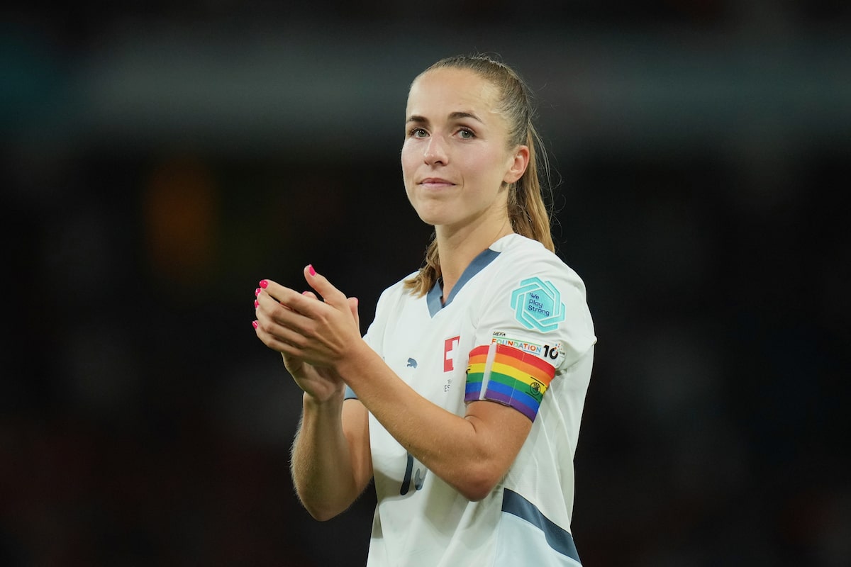 Les brassards arc-en-ciel se révèlent à la division à l'Euro 2025