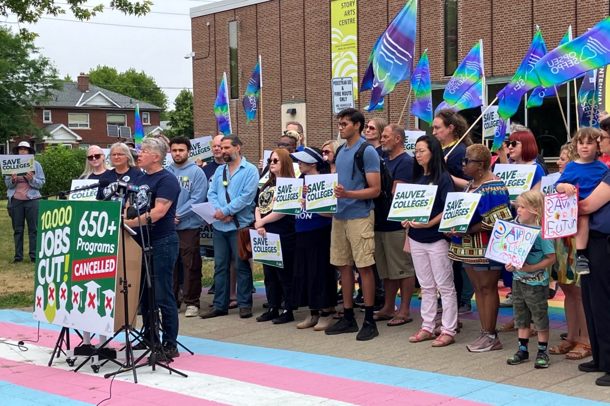 Les collèges communautaires de l'Ontario affrontent jusqu'à 10 000 licenciements: syndicat