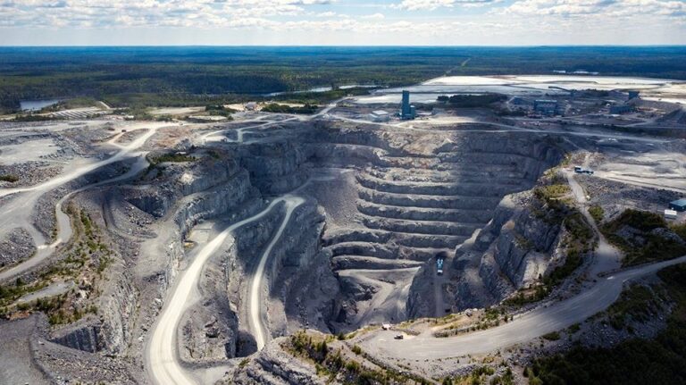 Les prix du palladium s'effondrer forçant la fermeture de la mine lac des iles, dit Impala Canada